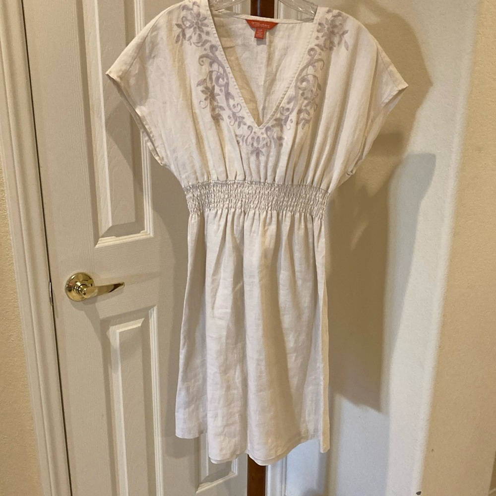 ♥️Embroidered white Dress♥️